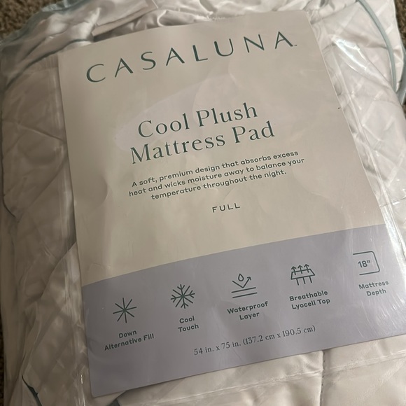 Casaluna cool plush Mattress padWhite
quilted design/Waterproof/Moisture-wicking - Picture 5 of 7